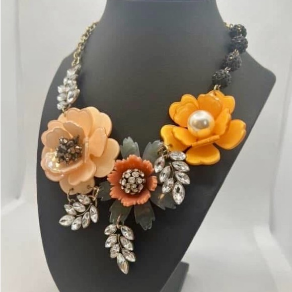 🆕 Floral Statement Necklace - Plunder - Picture 6 of 8